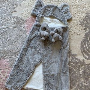 Faux-Fur Animal Baby Hooded Towel and slippers (elephant)